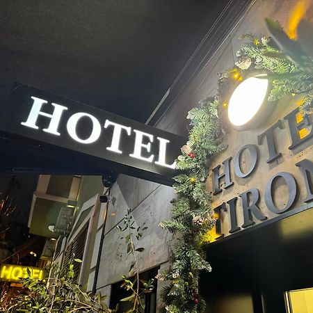 Hotel Tirona ติรานา ภายนอก รูปภาพ