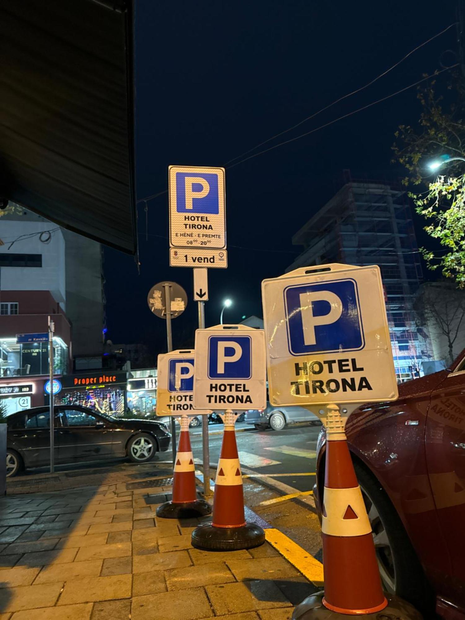 Hotel Tirona ติรานา ภายนอก รูปภาพ