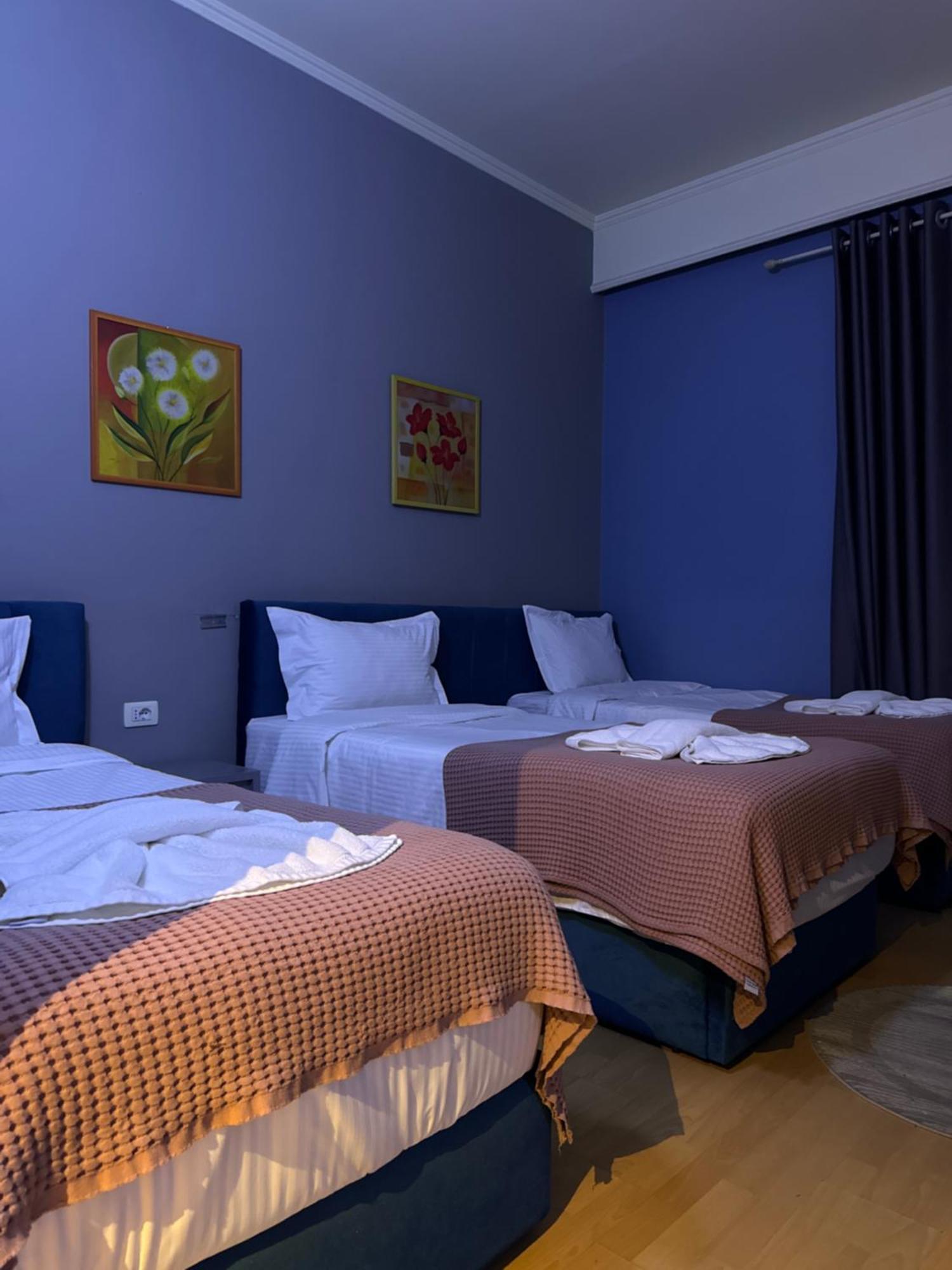 Hotel Tirona ติรานา ภายนอก รูปภาพ