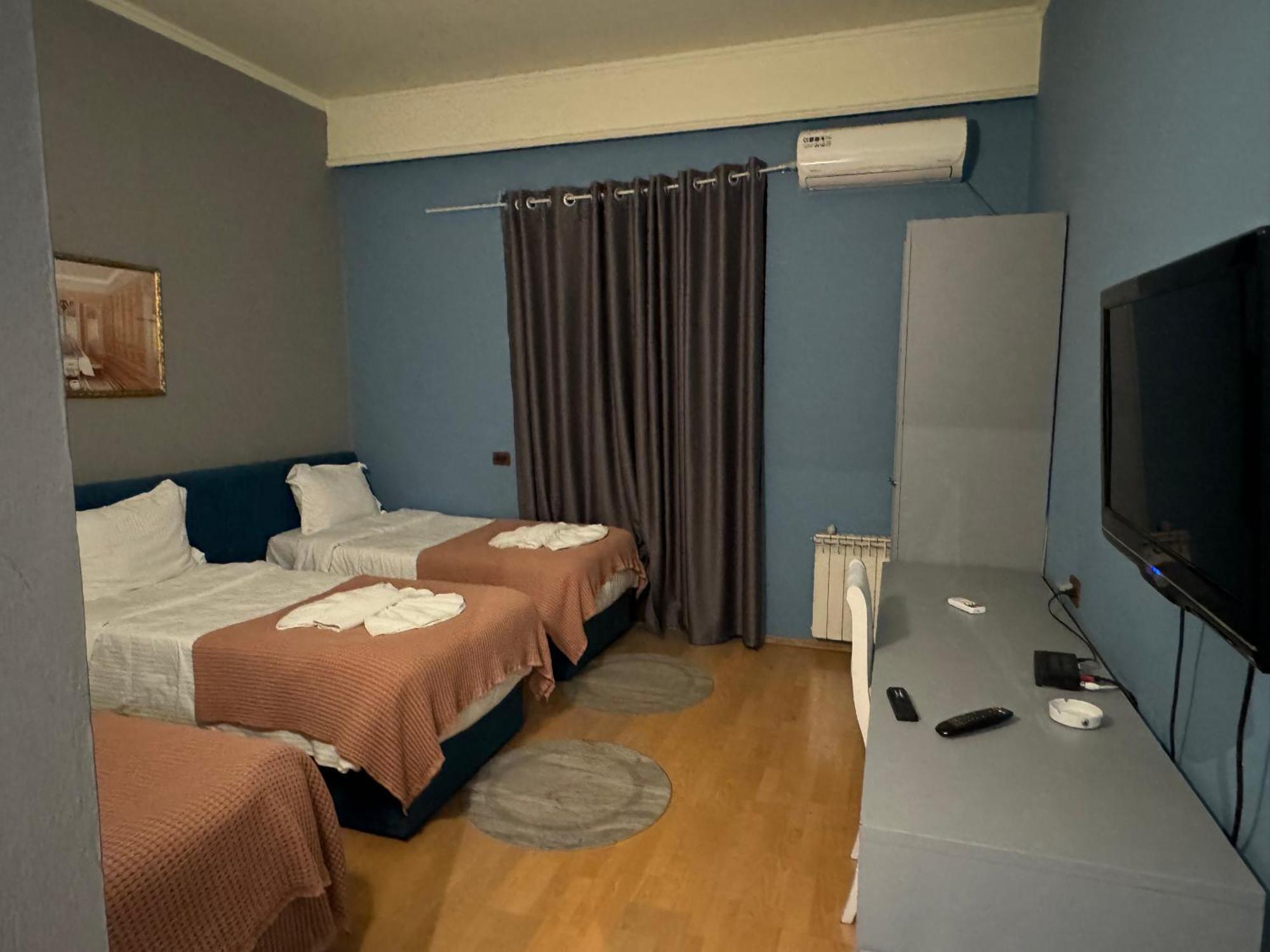 Hotel Tirona ติรานา ภายนอก รูปภาพ